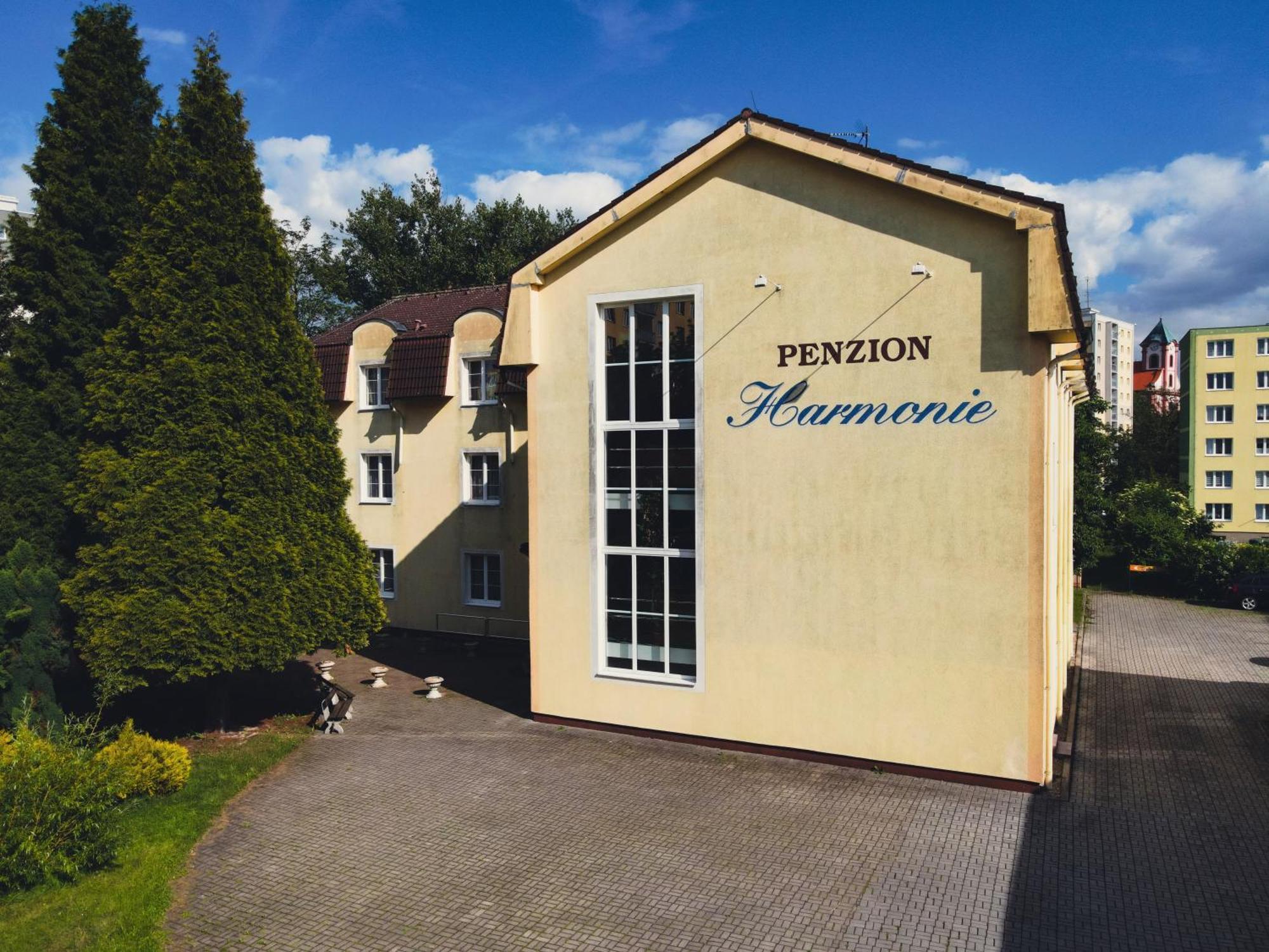 Penzion Harmonie Chodov Hotel Chodov  Buitenkant foto